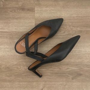 Gently worn kitten heel point toe Franco Sarto